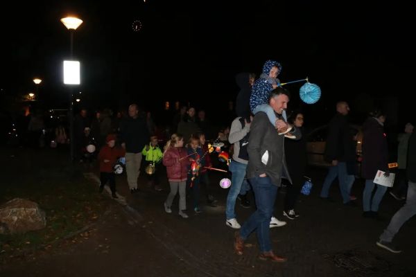 Lampionnenoptocht Breedeweg