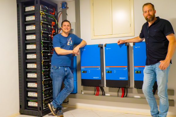 Altijd stroom én fors besparen met een slimme bedrijfsbatterij