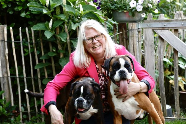 Anuska schrijft ‘Honden met humor’