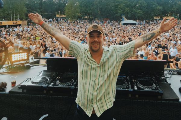 DJ Unlocked timmert internationaal aan de weg