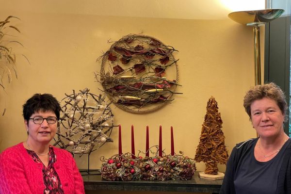 Kerststukken voor het goede doel in Oeffelt