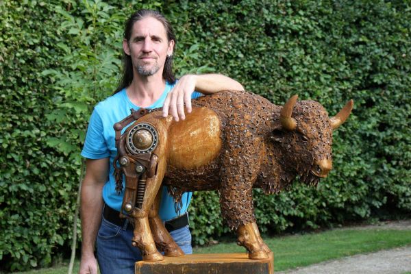 Joshua Pennings maakt indrukwekkende sculpturen