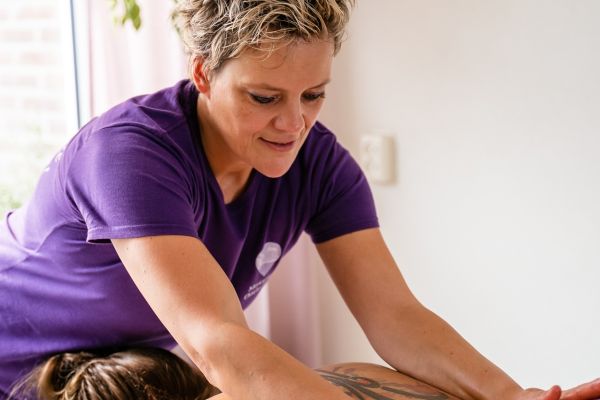 REVIEW: Massage Onderweg