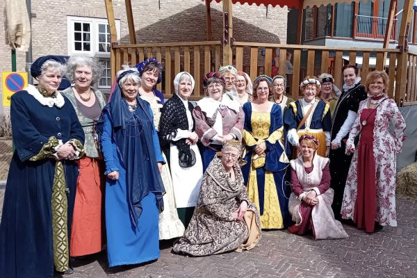 Historische kleding Grave