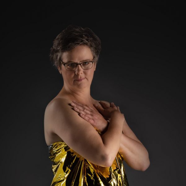 Jeanne Linders op de foto voor Brandwonden Stichting