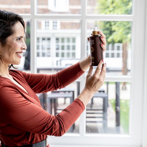 “Mama, ik wil mijn krullen niet, ik wil jouw haar”