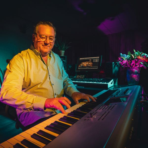 Muziekstudio DerkeNel, daar zit muziek in