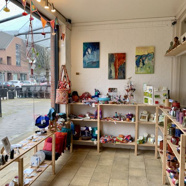 Creatieve mensen verkopen hier hun kunst