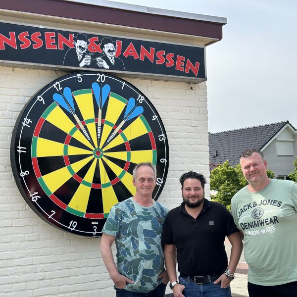 Dartvereniging DCM’99 bestaat 25 jaar