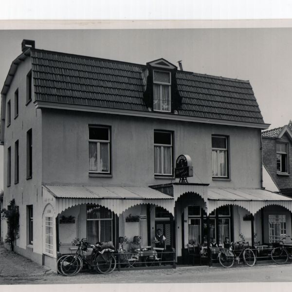 Hotel-Café ‘In de Locomotief’ oftewel de Pier