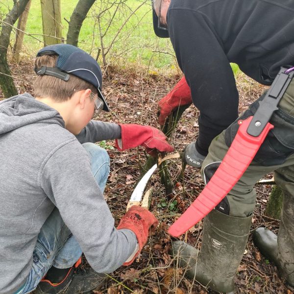 Ouder-kind workshop Maasheggenvlechten, met Govert Sweep