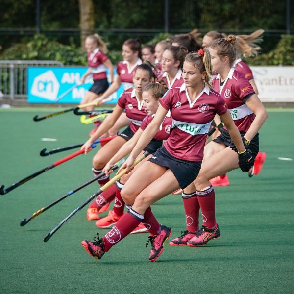 Plezier, Prestatie en Samenhorigheid