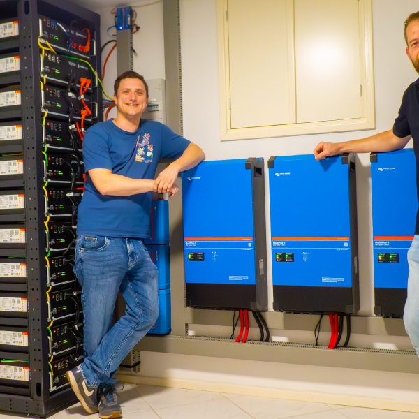 Altijd stroom én fors besparen met een slimme bedrijfsbatterij