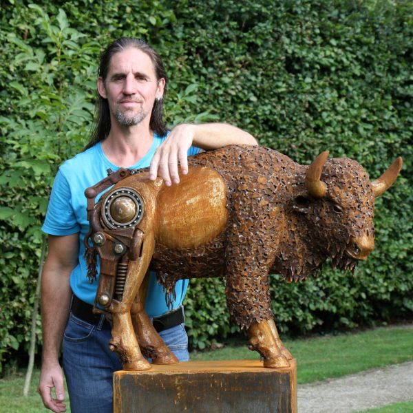 Joshua Pennings maakt indrukwekkende sculpturen