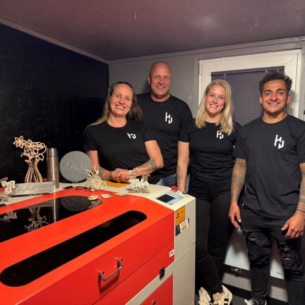 Houtbewerking Uniek timmert aan de weg