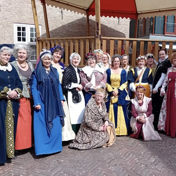 Historische kleding Grave