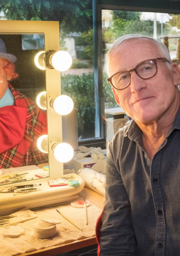 Clown Kwibus hangt zijn pak aan de wilgen