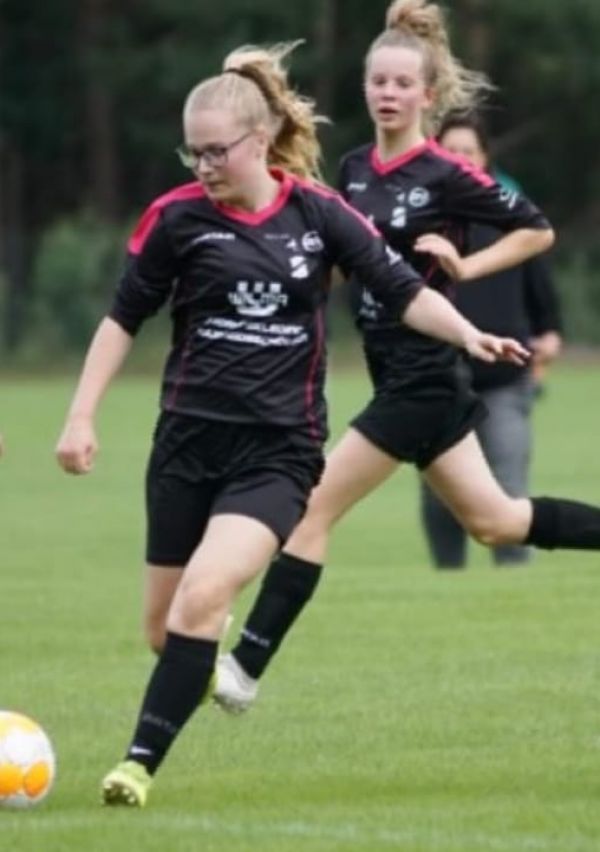 Meiden- en damesvoetbal zit in de lift
