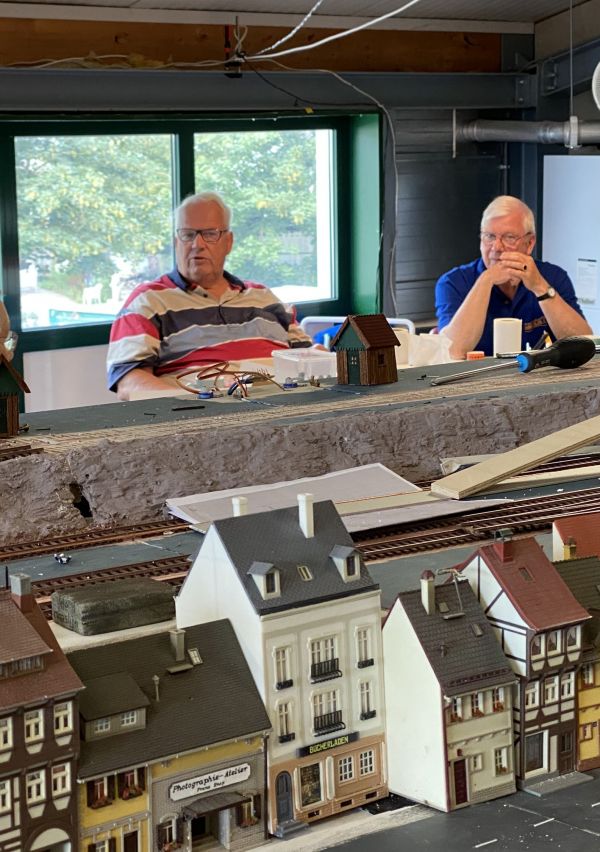 Modelspoorfanaten hopen vurig op ‘lok down’