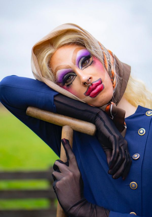 ‘’De een schildert, de ander tekent, ik experimenteer met make-up’’