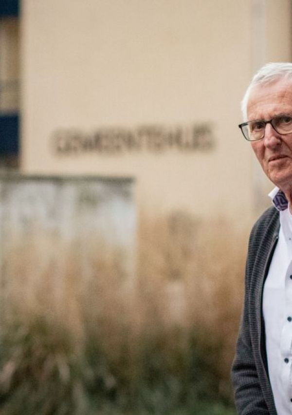 “Halt de moel, daor kumt hi.j aon”