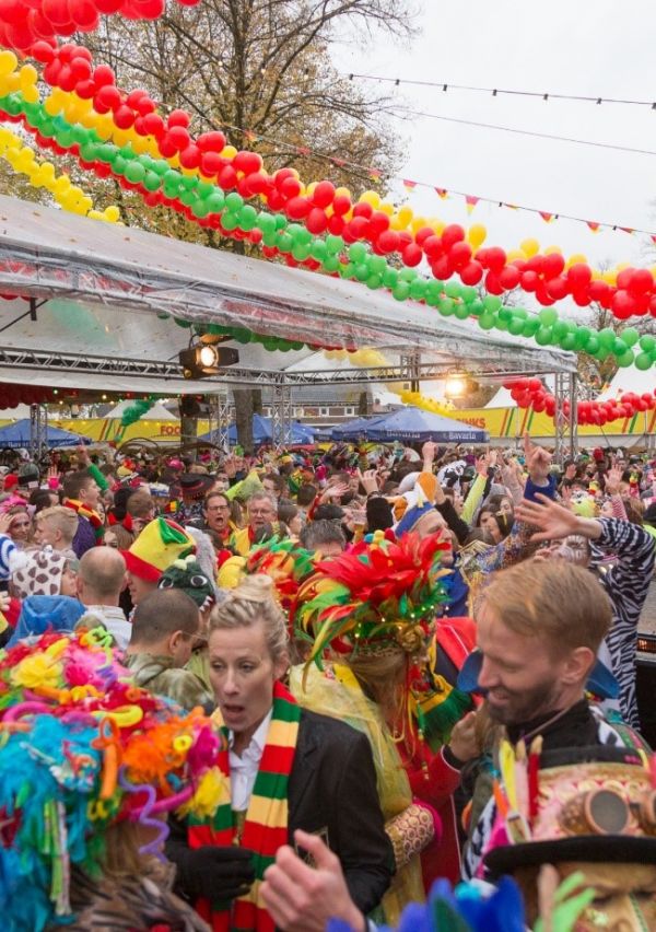Vör de kerk op ’t plein, een feest vör iederiën