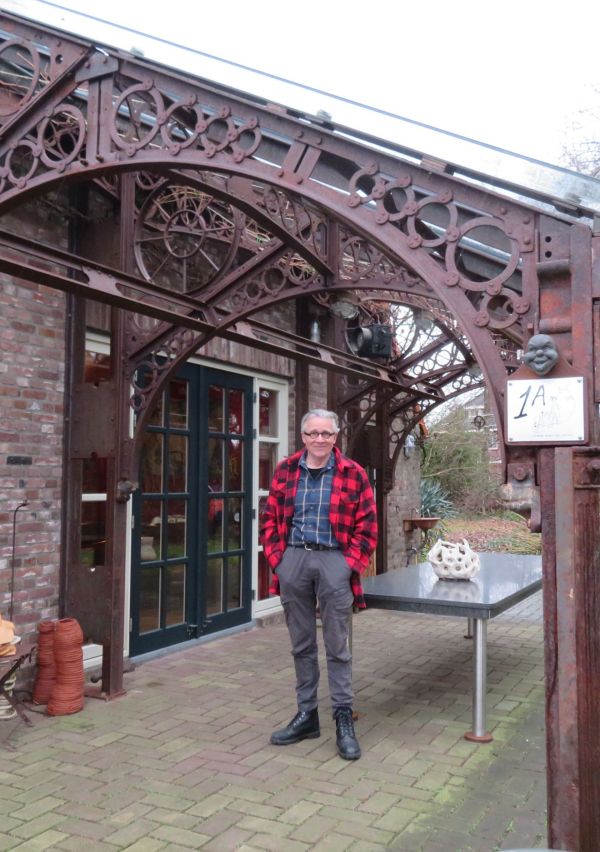 Winand Derks van de Ven bouwt Station Holthees