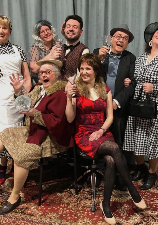 ONA Milsbeek speelt ‘Spotgeesten’ van Noel Coward