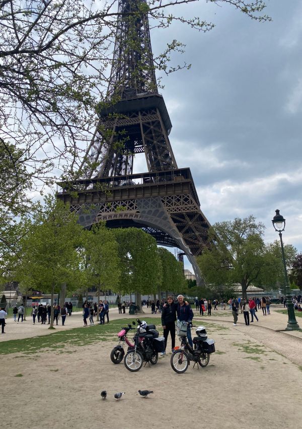Op de Tomos brommer naar Parijs, Londen en Berlijn 1