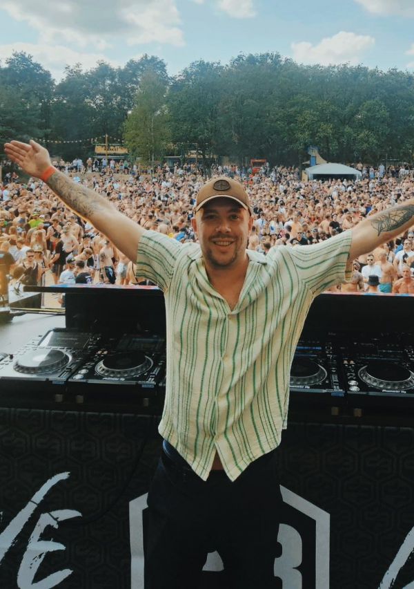 DJ Unlocked timmert internationaal aan de weg