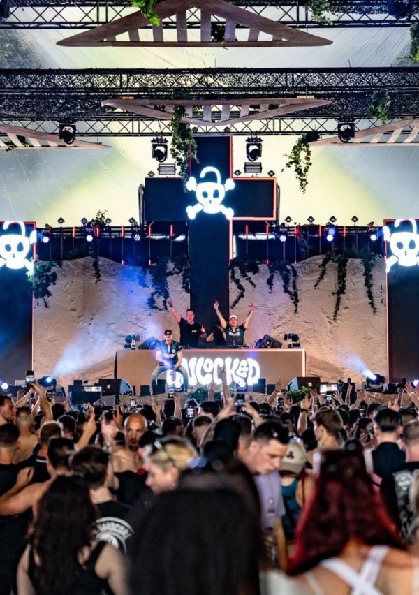 DJ Unlocked timmert internationaal aan de weg 4