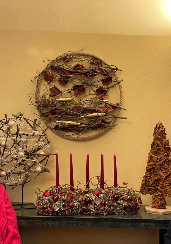 Kerststukken voor het goede doel in Oeffelt