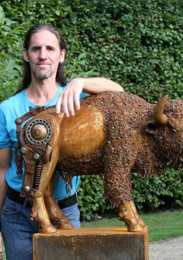 Joshua Pennings maakt indrukwekkende sculpturen