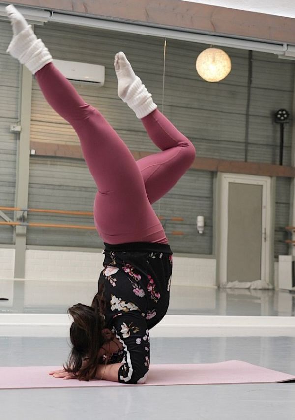 Handstandles met energie en focus in Malden