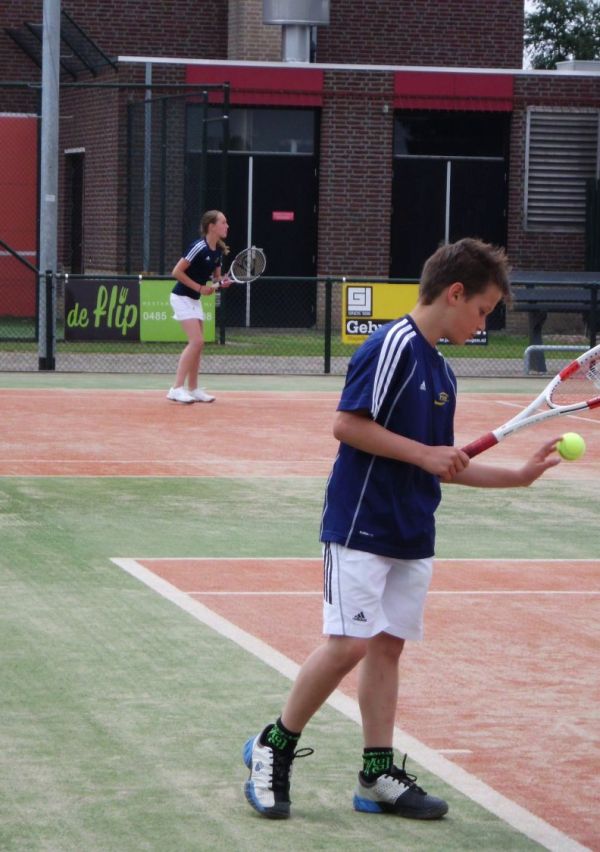 Tennisvereniging Sambeek bestaat vijftig jaar 1