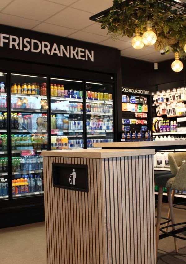 Van tanken tot lunchen bij Poelen Mook 1