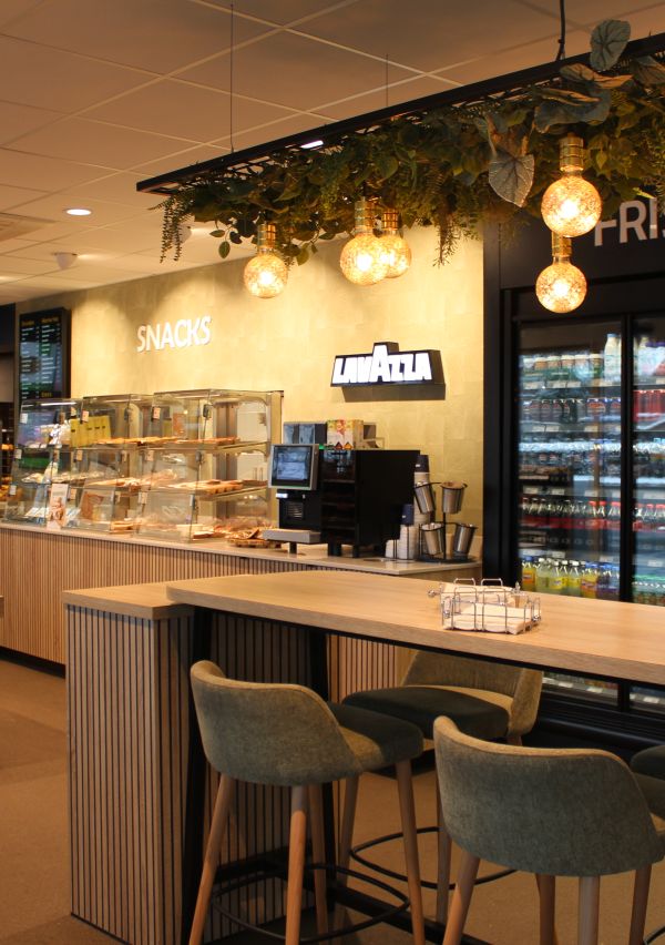 Van tanken tot lunchen bij Poelen Mook 2