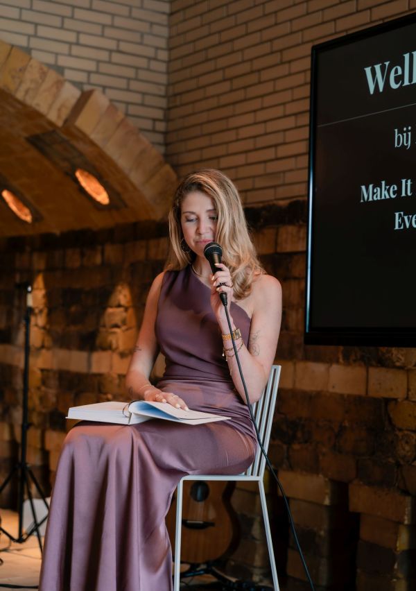 Manon Urselmann schrijft journal 1