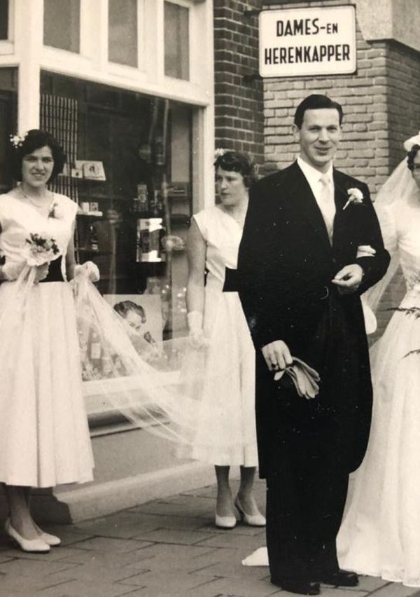 100 jaar knippen en scheren in de Spoorstraat 1