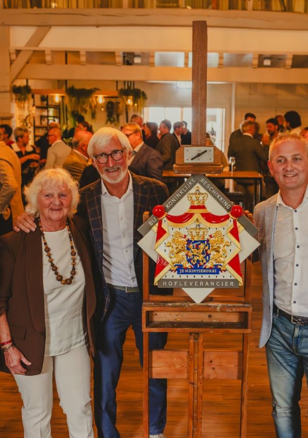 Van Leeuwe Natuursteen ontvangt predicaat Hofleverancier